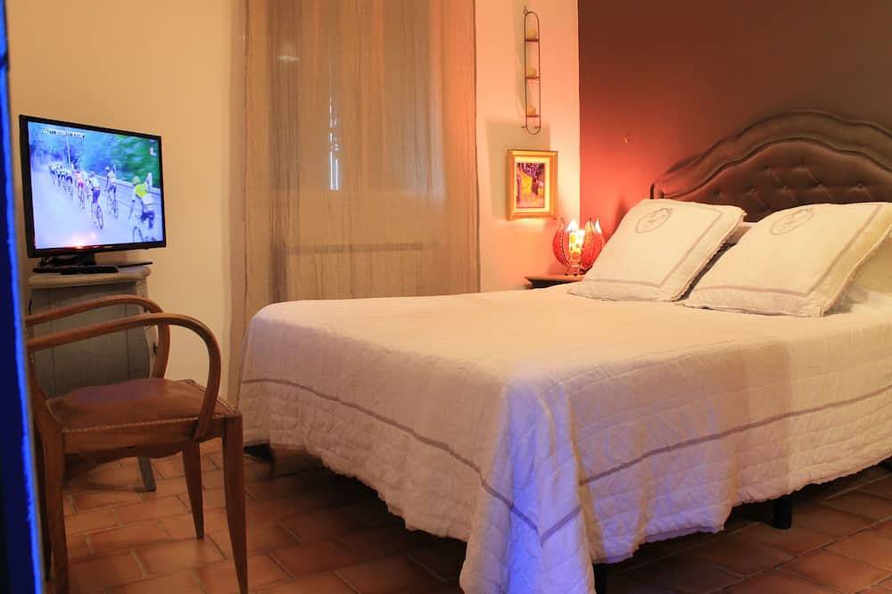 Provencal villa with swimming pool, pool table and table tennis. in Châteaurenard, Arles region