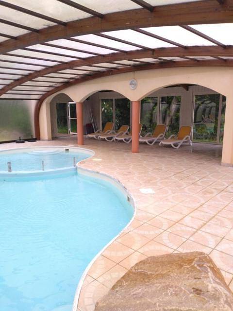 Maison de vacances pour 2 personnes, avec bassin pour enfant ainsi que jardin et piscine