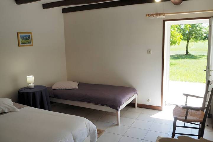 Location de vacances pour 6 personnes, avec jardin et terrasse à Saint-Hilaire-la-Palud - 2