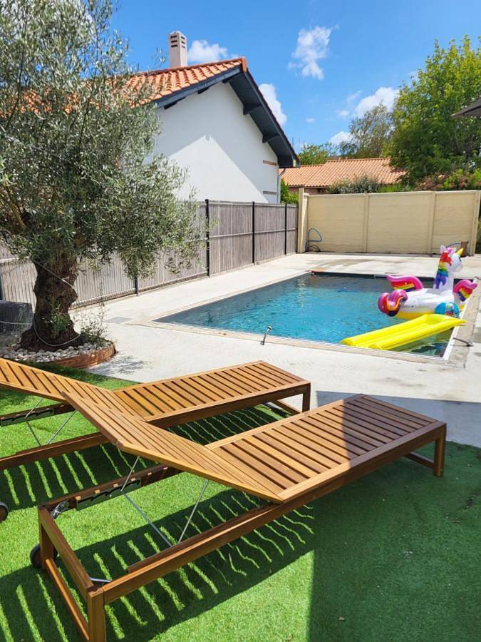 Maison de vacances pour 3 personnes, avec terrasse et piscine