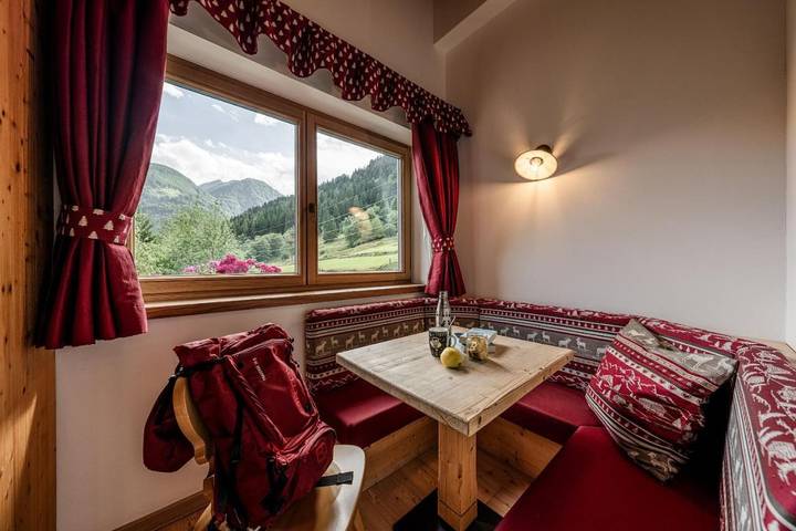 Hotel per 4 persone, con giardino e sauna nonché panorama, con animali domestici in Val di Sole