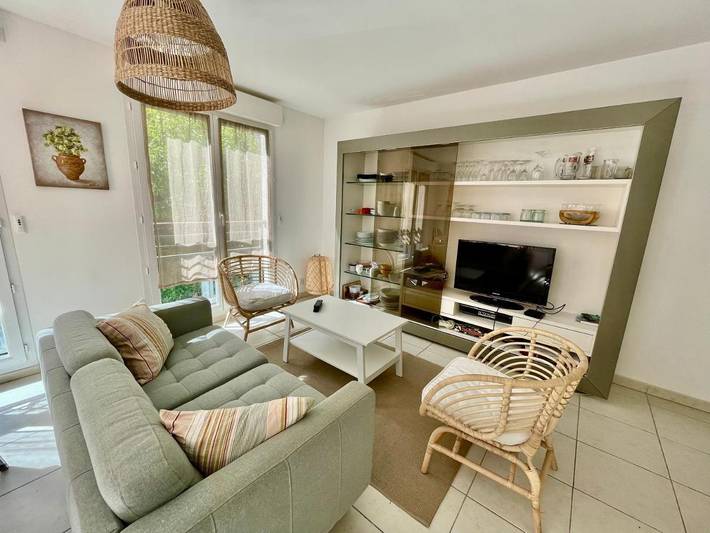 Gîte pour 6 personnes, avec terrasse dans Office De Tourisme Cavalaire