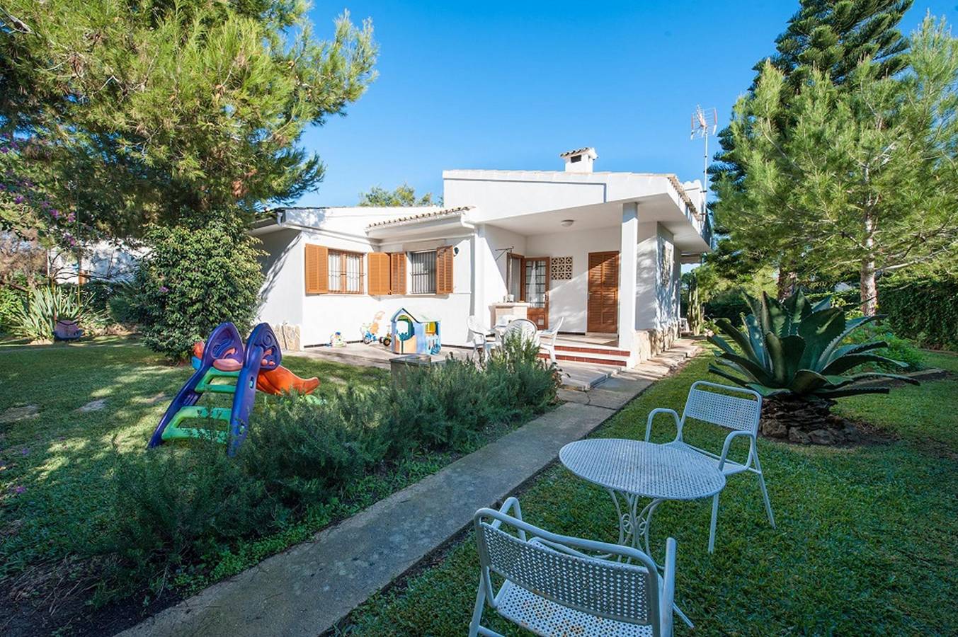 Miloca - Ferienhaus mit Privatgarten in Playa de Muro. Wifi gratis. in Playa de Muro, Muro