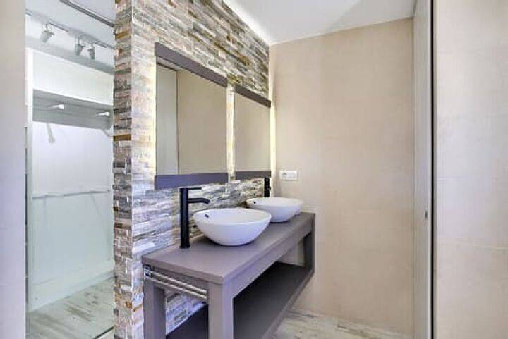 Cozy Villa with Pool & Balcony, 1.5km to Beach in Playa de Fañabé, Adeje