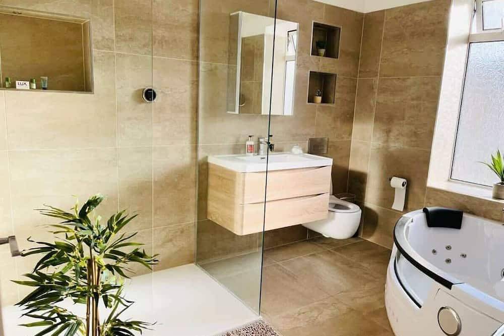 Fratton House: Alver Road: Free parking in Portsmouth, Südostengland