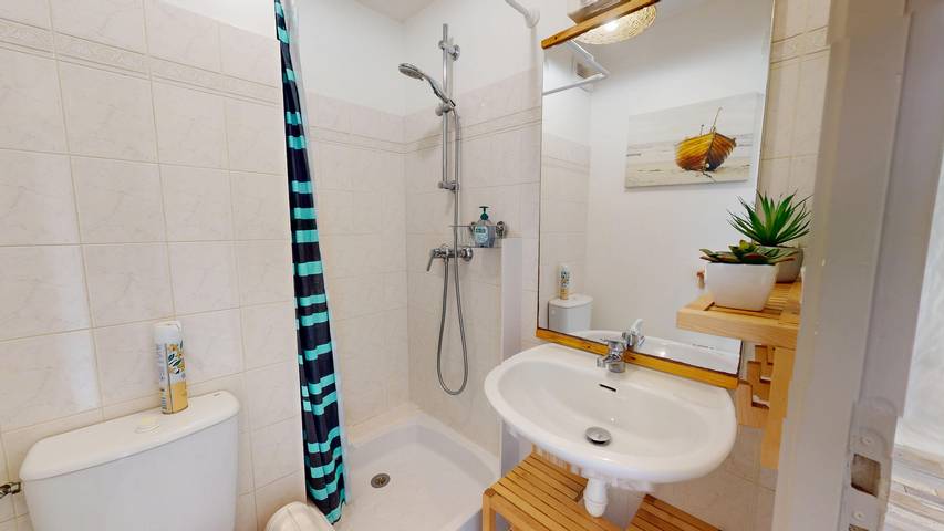 Studio entier, Instant Iodé - Studio avec balcon à 150m plage in Saint-Gilles-Croix-de-Vie, Vallée de la Loire