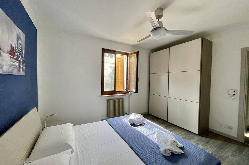 Entire apartment, Panoramic Apartment Situated In The Town Center With Lake View in Brenzone, Garda Mountains