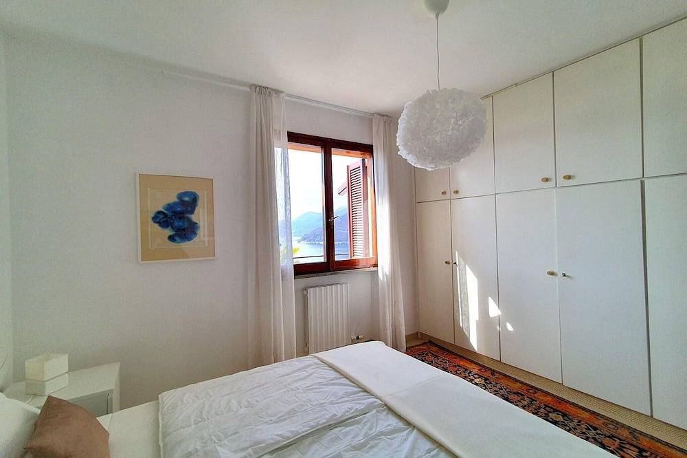 Holiday Home in Maccagno with Pool in Veddo, Maccagno con Pino e Veddasca