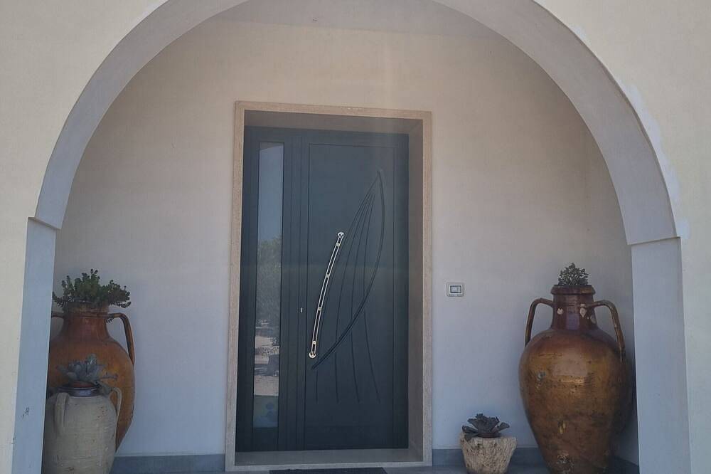 Villa 'Corbezzolo' with Shared Pool, Wi-Fi and Air Conditioning in Galatone, Gulf of Taranto