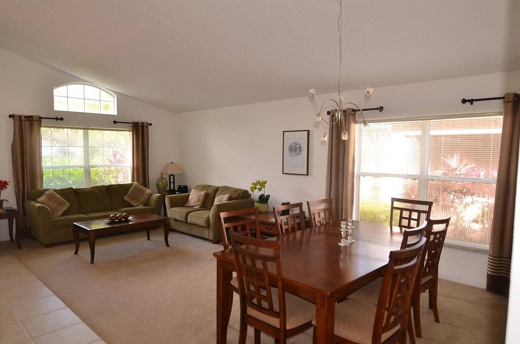 Luxuriöse 4 Schlafzimmer 3 Badezimmer Villa. Extended Deck und Pool haben Fairway-Blick. in Haines City, Zentral Florida