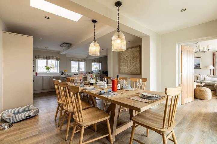 Holiday rental for 14 people, with balcony and garden as well as hot tub in Rhosneigr
