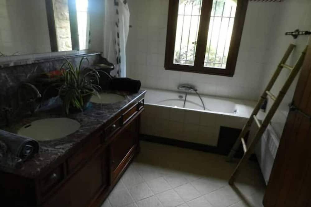 Gîte Cévennes: Piscine, Lamas, Rivière in Cros, Cevennen