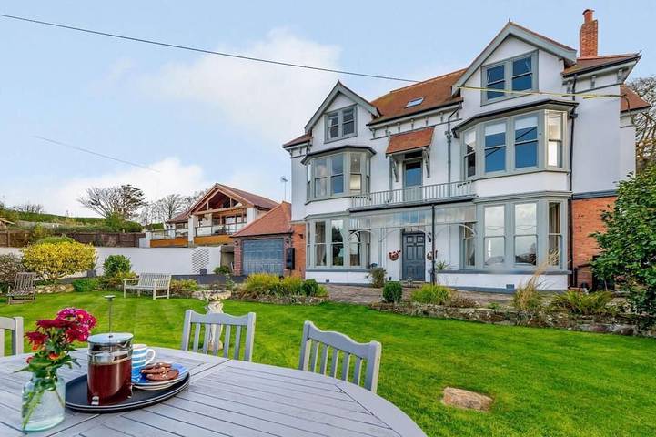 Cottage for 16 people, with Hot tub and Garden in Bideford