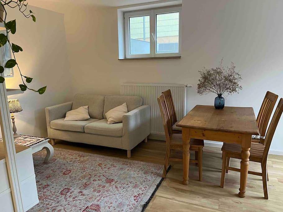 Ganze Wohnung, One-Bedroom Apartment in Dudenhofen, Rheinebene