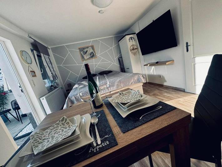 Ferienwohnung für 2 Personen, mit Terrasse und Garten sowie Ausblick in Naumburg