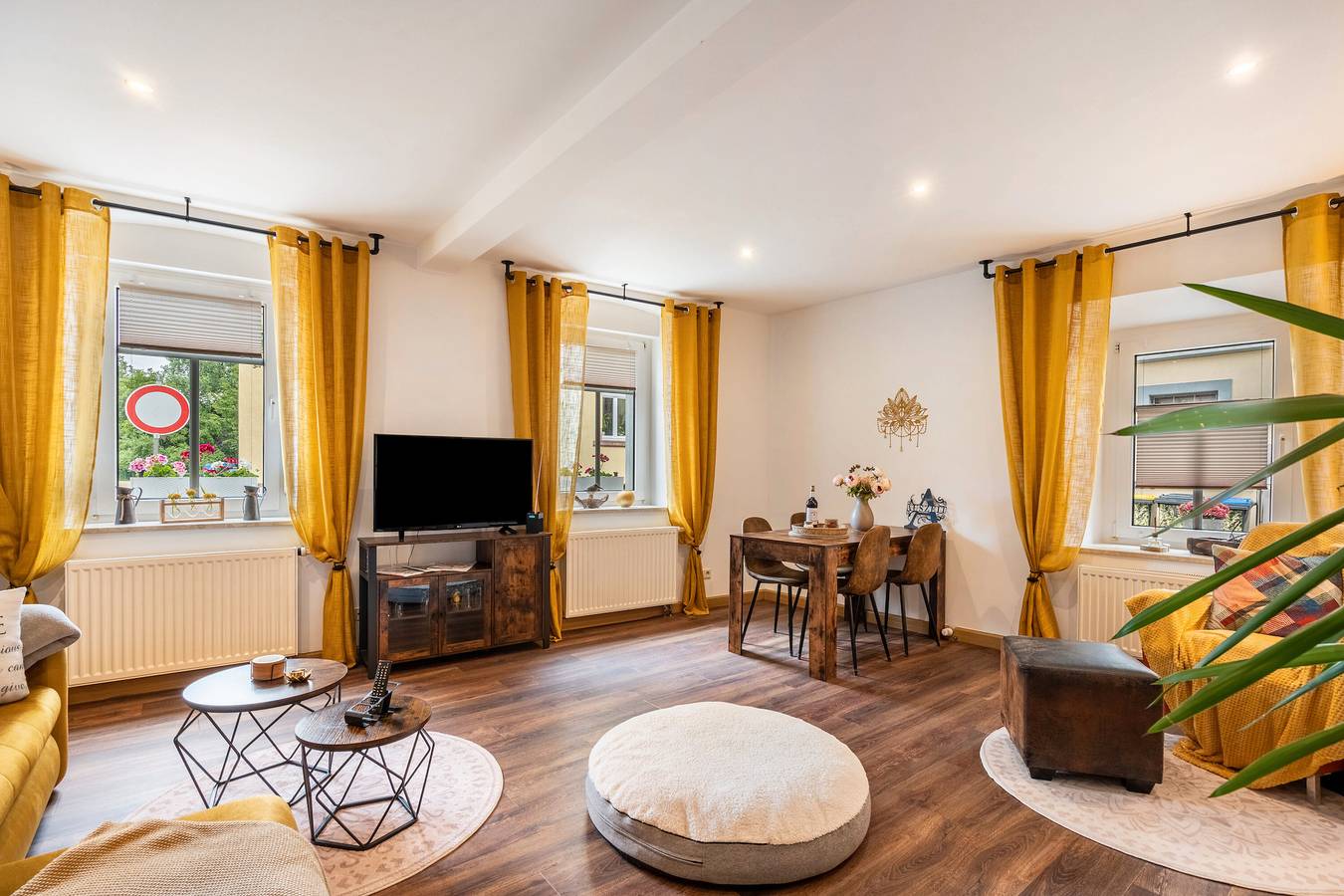 Ganze Wohnung, Ferienwohnung 'Gästewohnung Auszeit' mit dem Angebot frischer Eier von glücklichen Hühnern in Regis-Breitingen, Leipzig und Umgebung