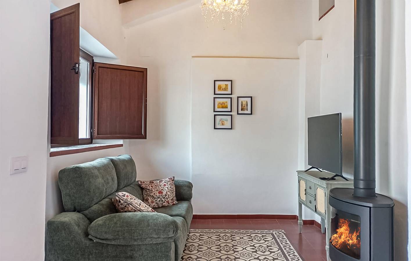 Acogedor apartamento con piscina y chimenea, a 400 metros del centro de la ciudad. in Castilblanco de los Arroyos, Provincia de Sevilla