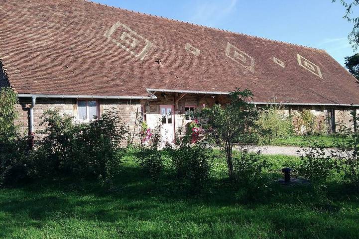 Gîte pour 2 personnes, avec Terrasse et Jardin dans Cosges