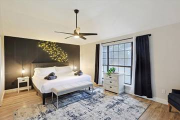 Vacation Rental for 11 Guests in Lewisville Lake, Denton County, Picture 3