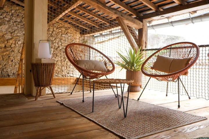 Location de vacances pour 15 personnes, avec vue et terrasse à Mauléon