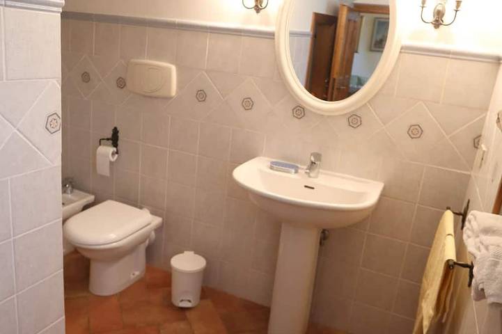 Entire apartment, Two-room apartment in old villa with pool located between Lucca and Florence in Serravalle Pistoiese, Pistoia Province