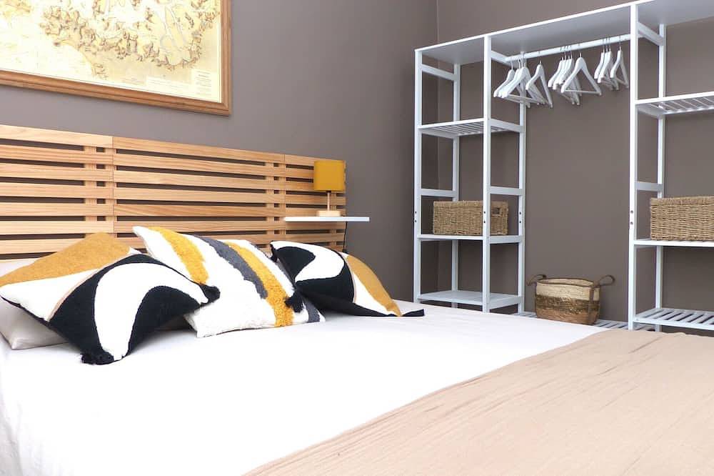 Charming house on the quays of St Goustan in Auray, Côte des Mégalithes