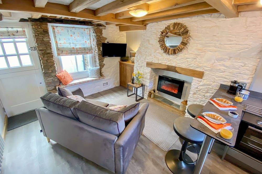 Pilchard Cottage, romantic, character holiday cottage in Brixham in Brixham, Torbay