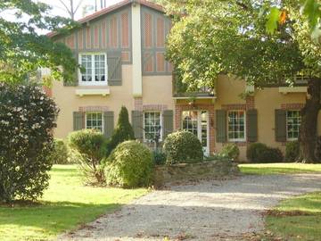 Gîte pour 14 personnes, avec terrasse et jardin dans Lac de Léon