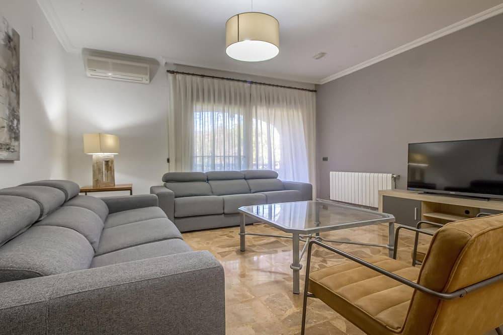 8 bedroom awesome home in Polop in Polop, Costa Blanca