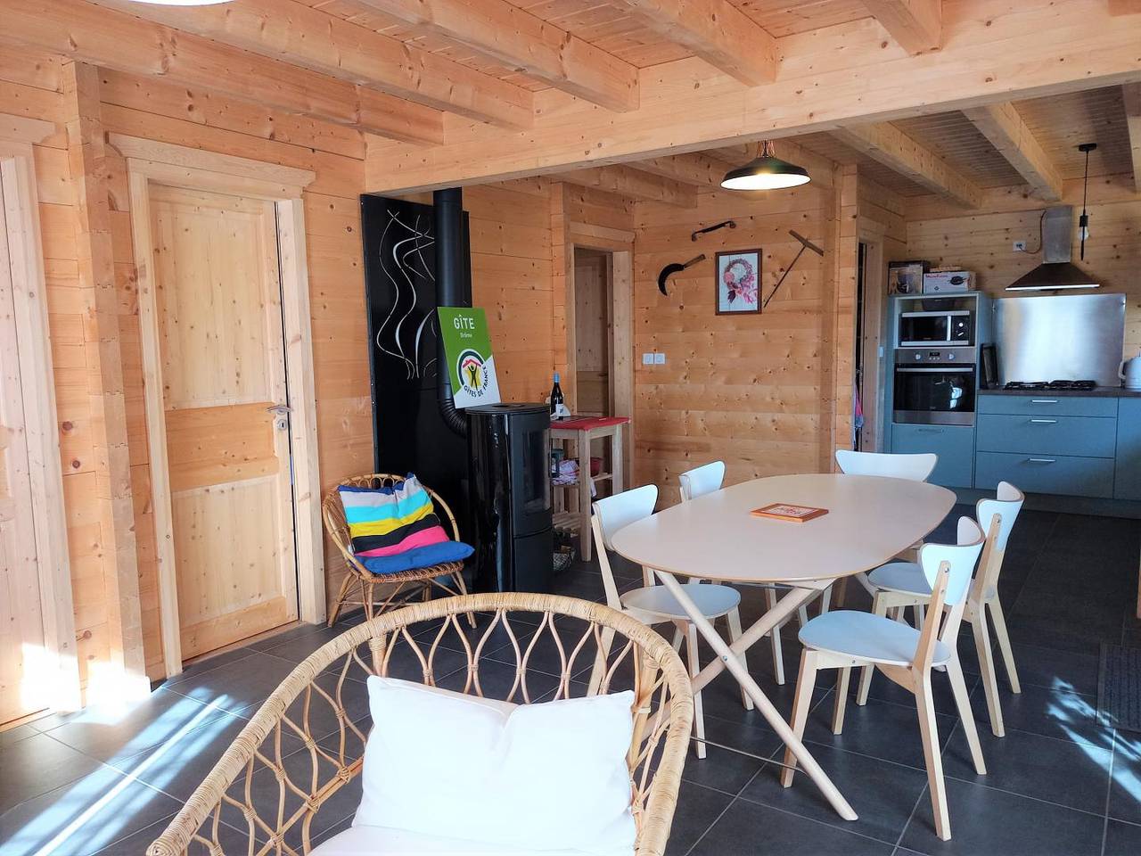 Gîte für 4 Personen mit Terrasse in Saint-Martin-d'Août, Valence und Umgebung