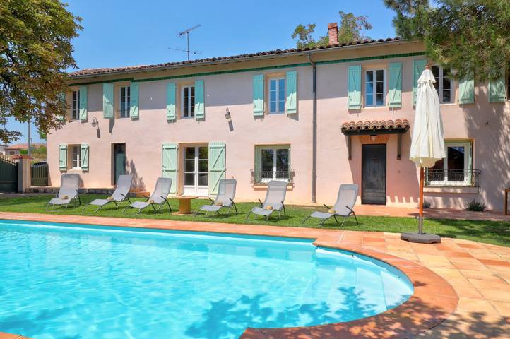 Gîte pour 14 personnes, avec terrasse ainsi que piscine et jardin - 1