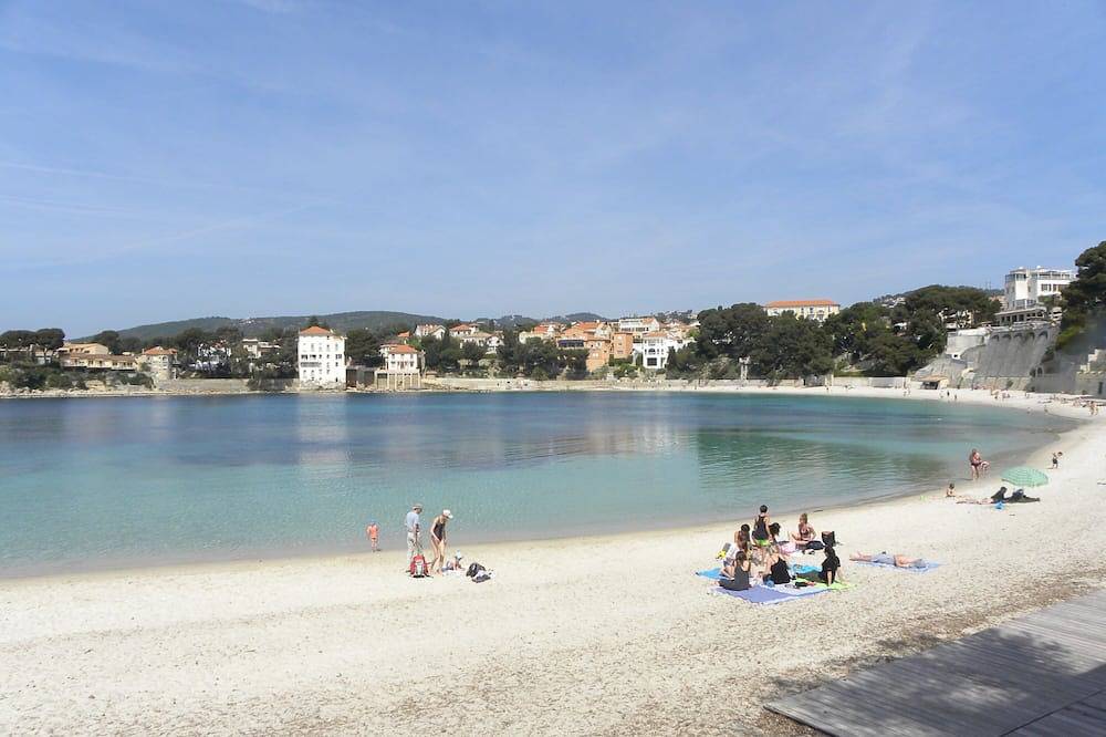 Town House 5 Rooms with Garden. 300 meters Port, Center and Beaches in Bandol, Toulon region