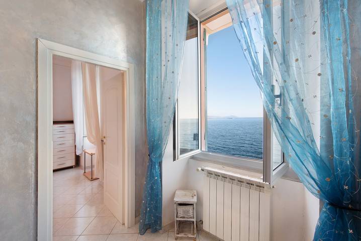 Geheel appartement, Appartement 'La Finestra Sul Mare' met Uitzicht op Zee en Wi-Fi in Ponente (Genova), Genua