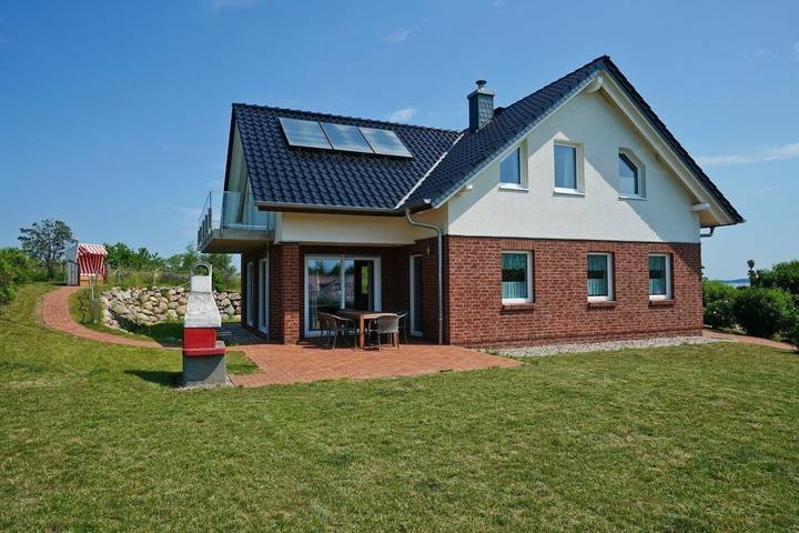 Ferienhaus für 10 Personen, mit Sauna und Garten sowie Seeblick in Wohlenberg
