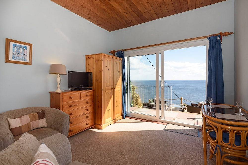 Great retreat for two with superb sea views. in Downderry, Cornwall
