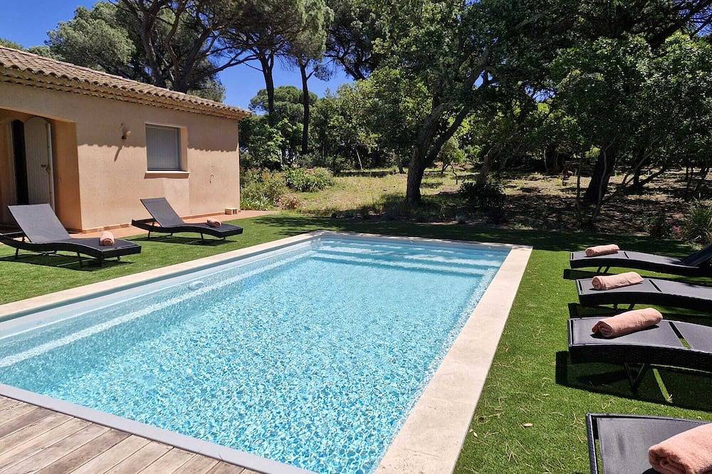 Magnificent villa with sea view and heated swimming pool. Petanque, beach and coastal path in Saint-Tropez, Mittelmeerküste (Frankreich)