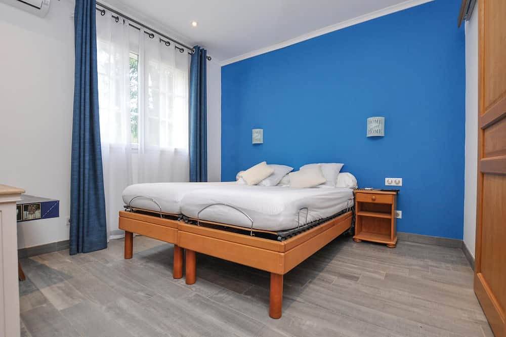 Awesome home in Villecroze in Villecroze, Region de Draguignan