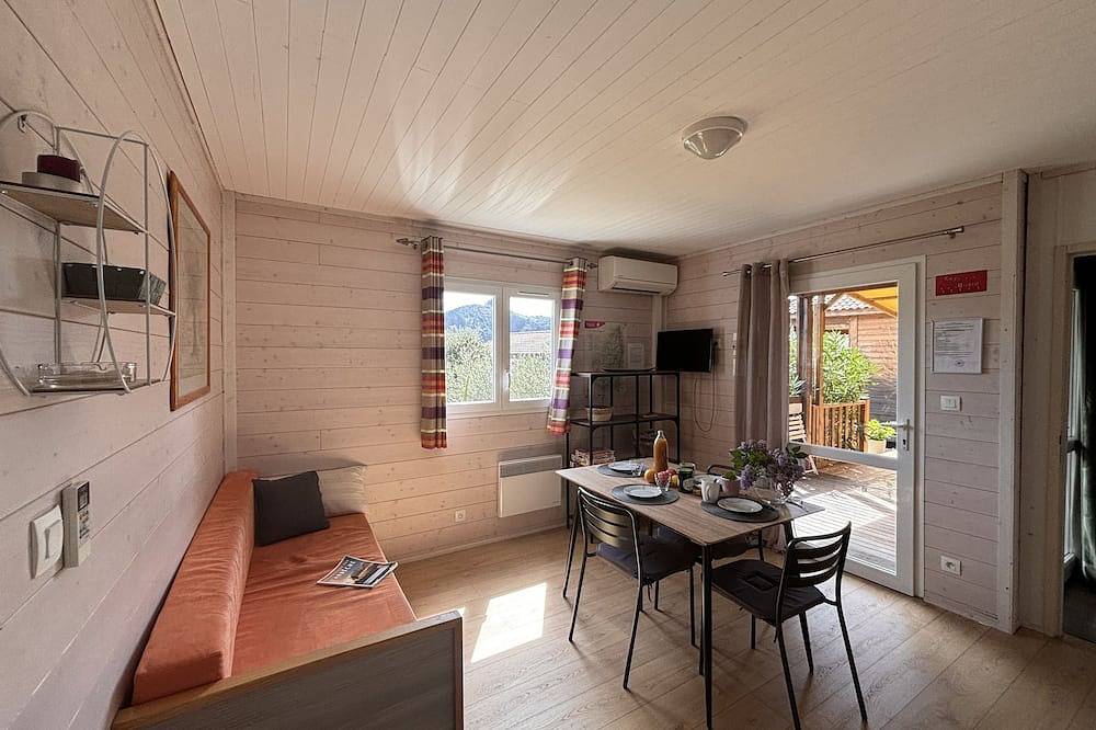 Encantador chalet climatizado con piscina para 6 personas ideal, 8 posibles in Ruoms, Ardèche