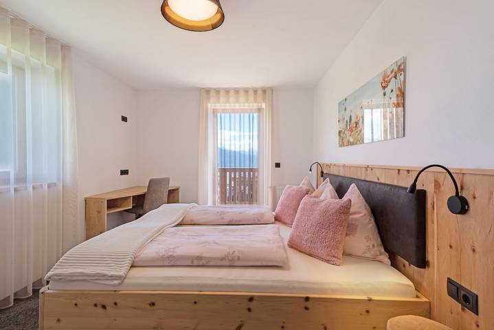 Ganze Wohnung, Ferienwohnung "Living Lerchna -Apartment Morgentau" mit Bergblick, Balkonen & Wi-Fi in Meransen, Mühlbach