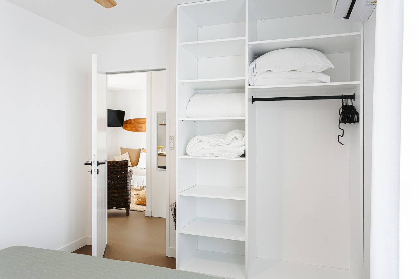 Appartement entier, Appartement Les Iles, avec vue sur mer, terrasse privée et Wi-Fi in Rivedoux-Plage, Île de Ré