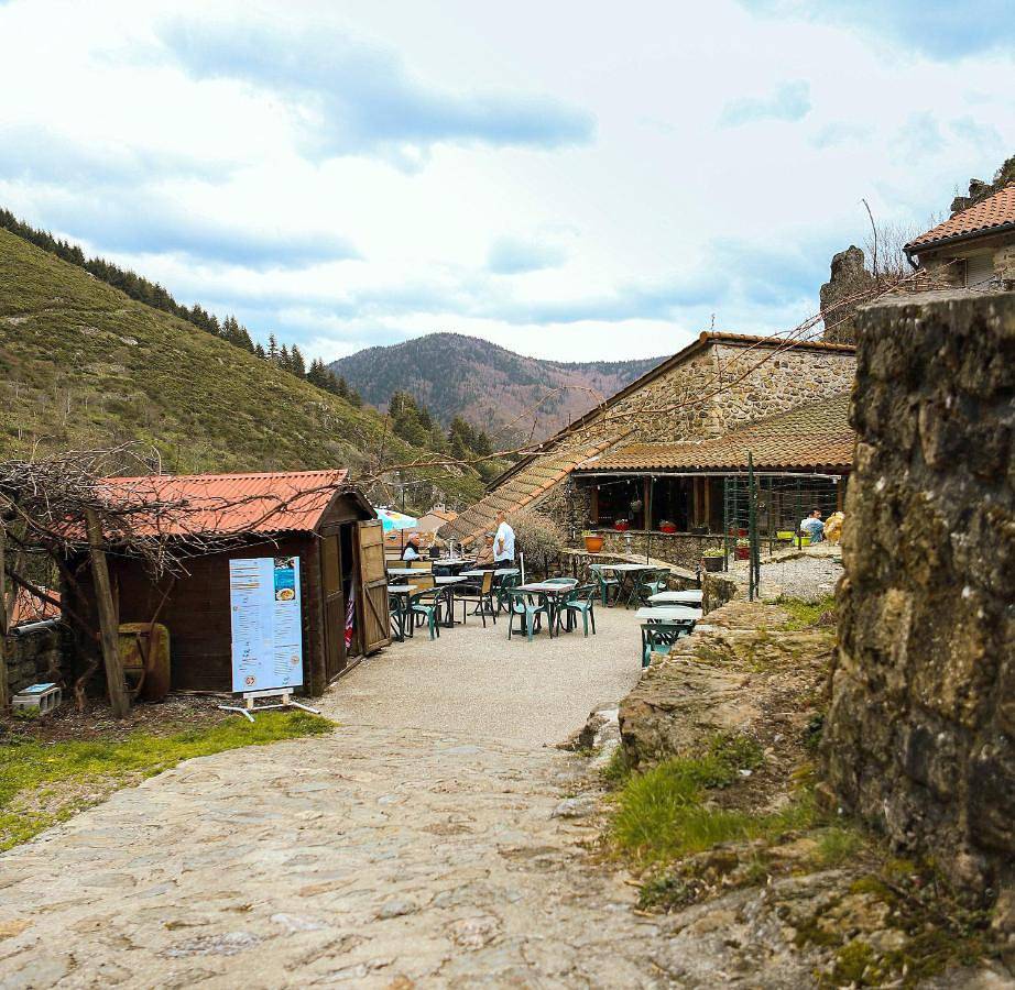 Au Chat Bleu in Saint-Laurent-les-Bains-Laval-d'Aurelle, Parc naturel régional des Monts d'Ardèche