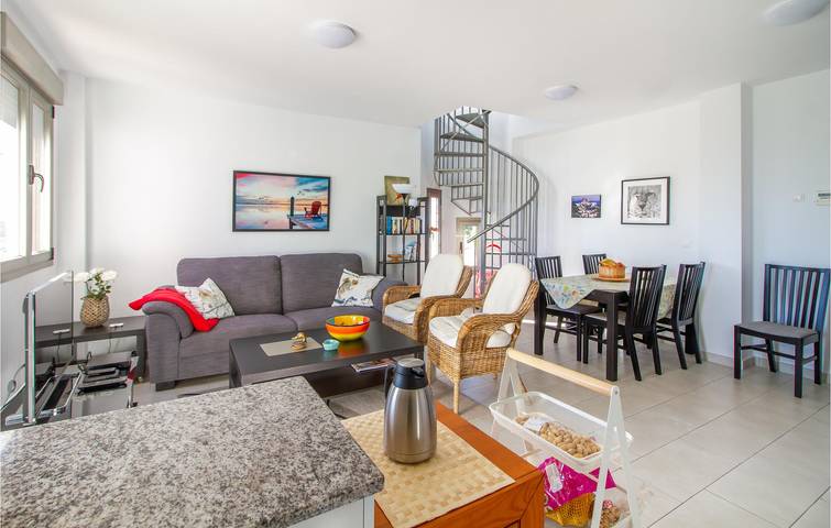 Apartamento vacacional entero, Escapada junto al mar: WiFi, aparcamiento, aire acondicionado, piscina y terraza. in San Juan Playa (Alicante), Costa Blanca