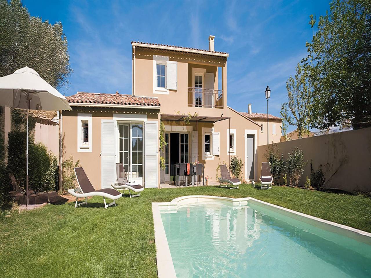 Magnífica villa para 8 personas con piscina in Saint-Saturnin-lès-Apt, Parque natural regional del Luberon