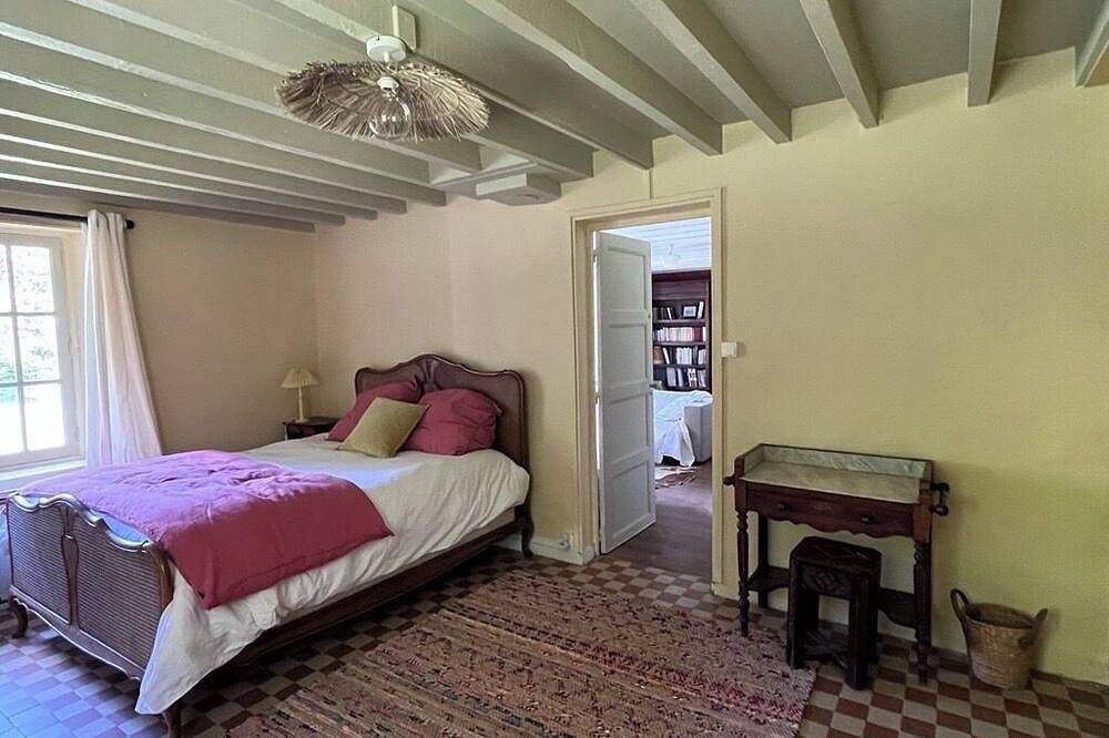Country house in the heart of a forest offering peace and quiet, 50 minutes from Paris in Fains, Región de Évreux