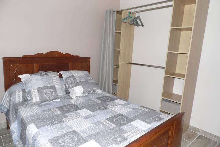 Location de vacances pour 4 personnes, avec jardin ainsi que terrasse et piscine à Prissac - 2