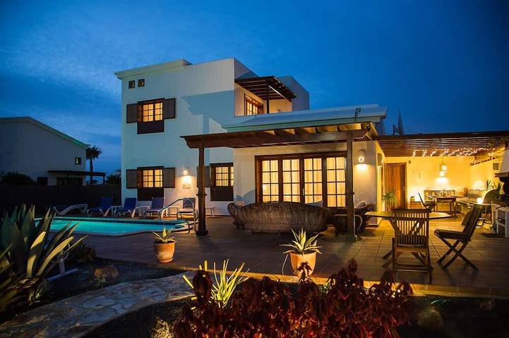 Villa for 6 people, with Terrace and Garden in Faro Park