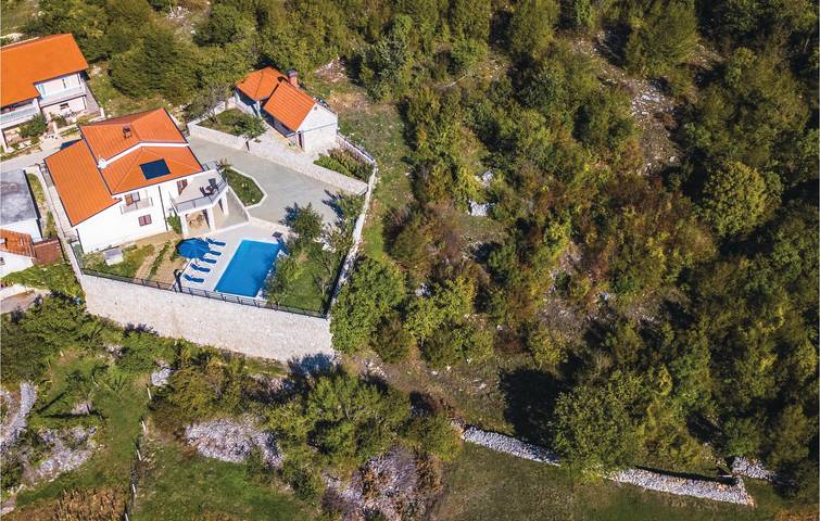 Gemütliche 2-Zimmer-Wohnung mit Pool, WLAN und Parkplatz in der Nähe des Flusses Ričina in Imotski, Makarska Riviera