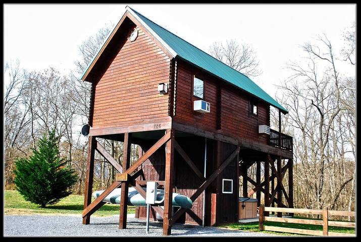 Log cabin for 4 people, with terrace and garden as well as hot tub in Virginia