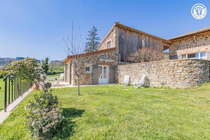 Gîte pour 5 personnes, avec terrasse et jardin à Montagny-sur-Grosne