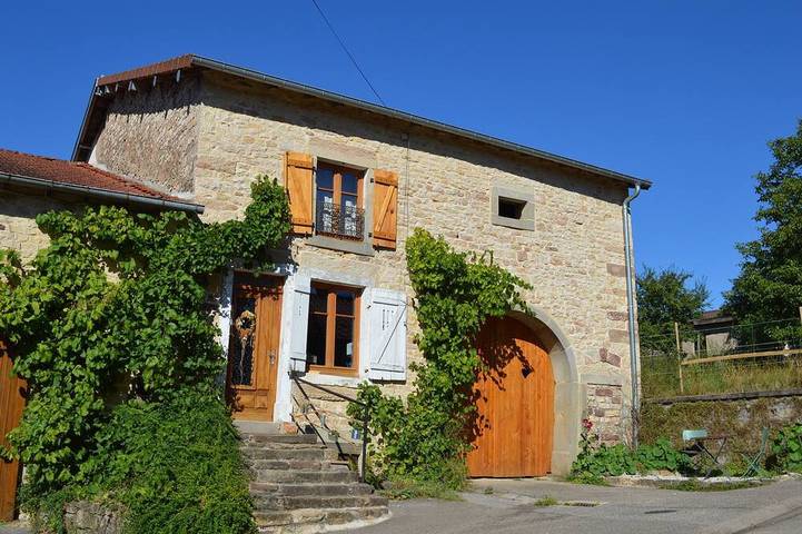 Gîte pour 5 personnes, avec jardin à Tignécourt